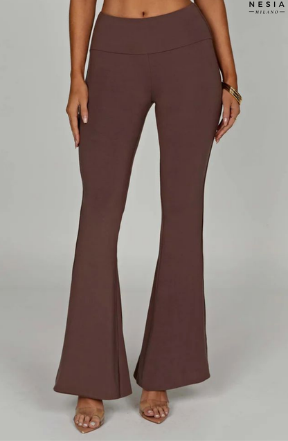 Schokoladenfarbene Relaxed Pants von Nesia